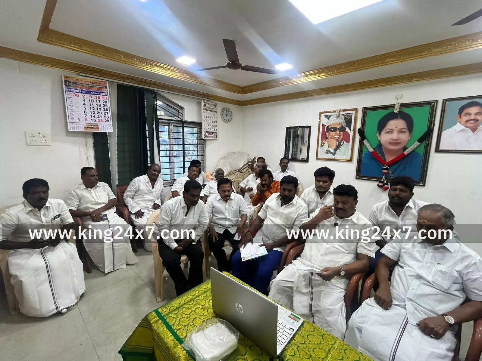 அஇஅதிமுக காணொளி ஆய்வு கூட்டம்