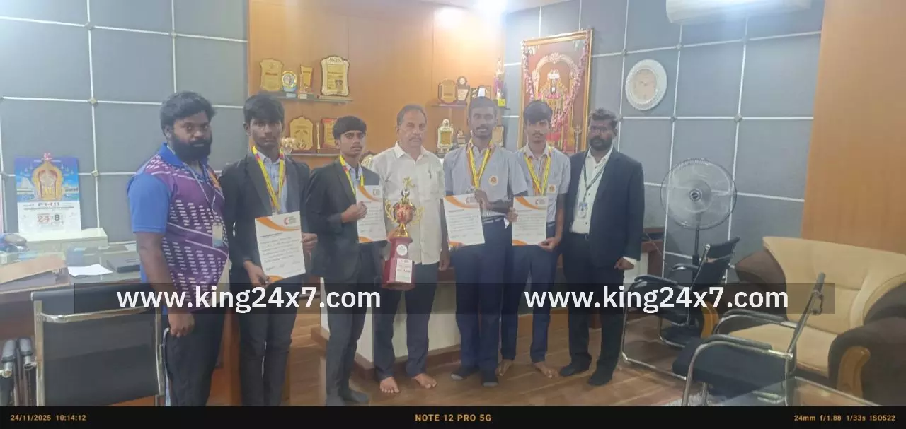 நவோதயா பள்ளி வீரர்கள் கொங்கு சகோதயா நடத்திய கால்பந்து போட்டியில் மூன்றாம் இடம் பிடித்து சாதனை.