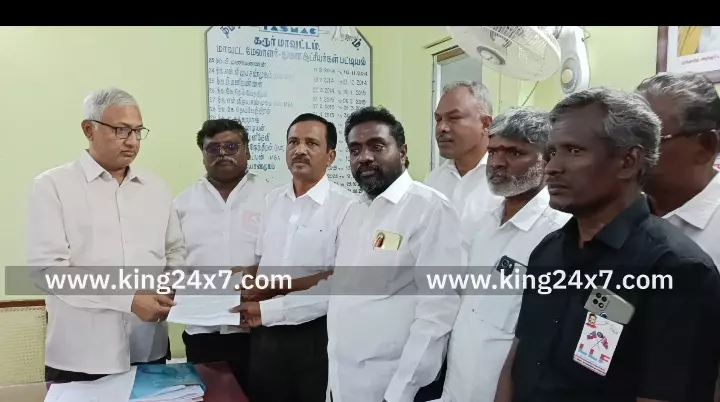 கரூர் காலி மது பாட்டில்களை திரும்பப்பெறும் முடிவை மாற்று வழியில் செய்ய வலியுறுத்தி டாஸ்மார்க் மேலாளரிடம் மனு . கரூர் காலி மது பாட்டில்களை திரும்பப்பெறும் முடிவை மாற்று வழியில் செய்ய வலியுறுத்தி டாஸ்மார்க் மேலாளரிடம் மனு .