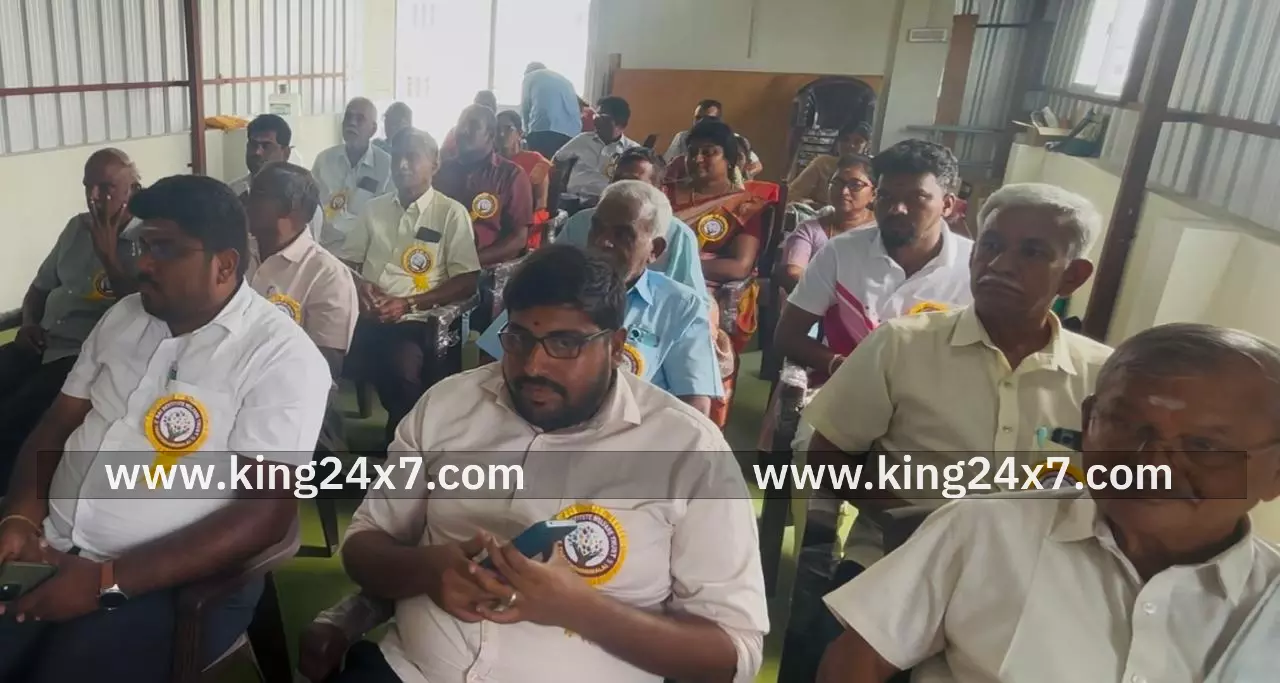 கரூரில் தனியார் ஆதரவற்றோர் அறக்கட்டளையின் முப்பெரும் விழா நடைபெற்றது. கரூரில் தனியார் ஆதரவற்றோர் அறக்கட்டளையின் முப்பெரும் விழா நடைபெற்றது.