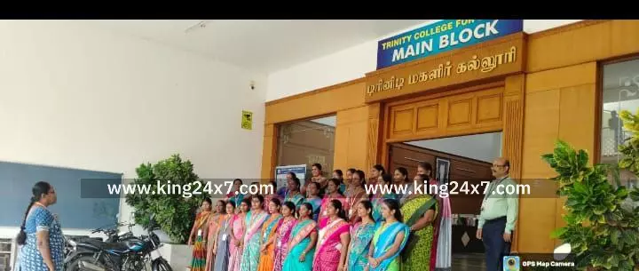 நாமக்கல்   டிரினிடி மகளிர் கல்லூரியில் தேசிய அரசியலமைப்பு தினக் கொண்டாட்டம்.