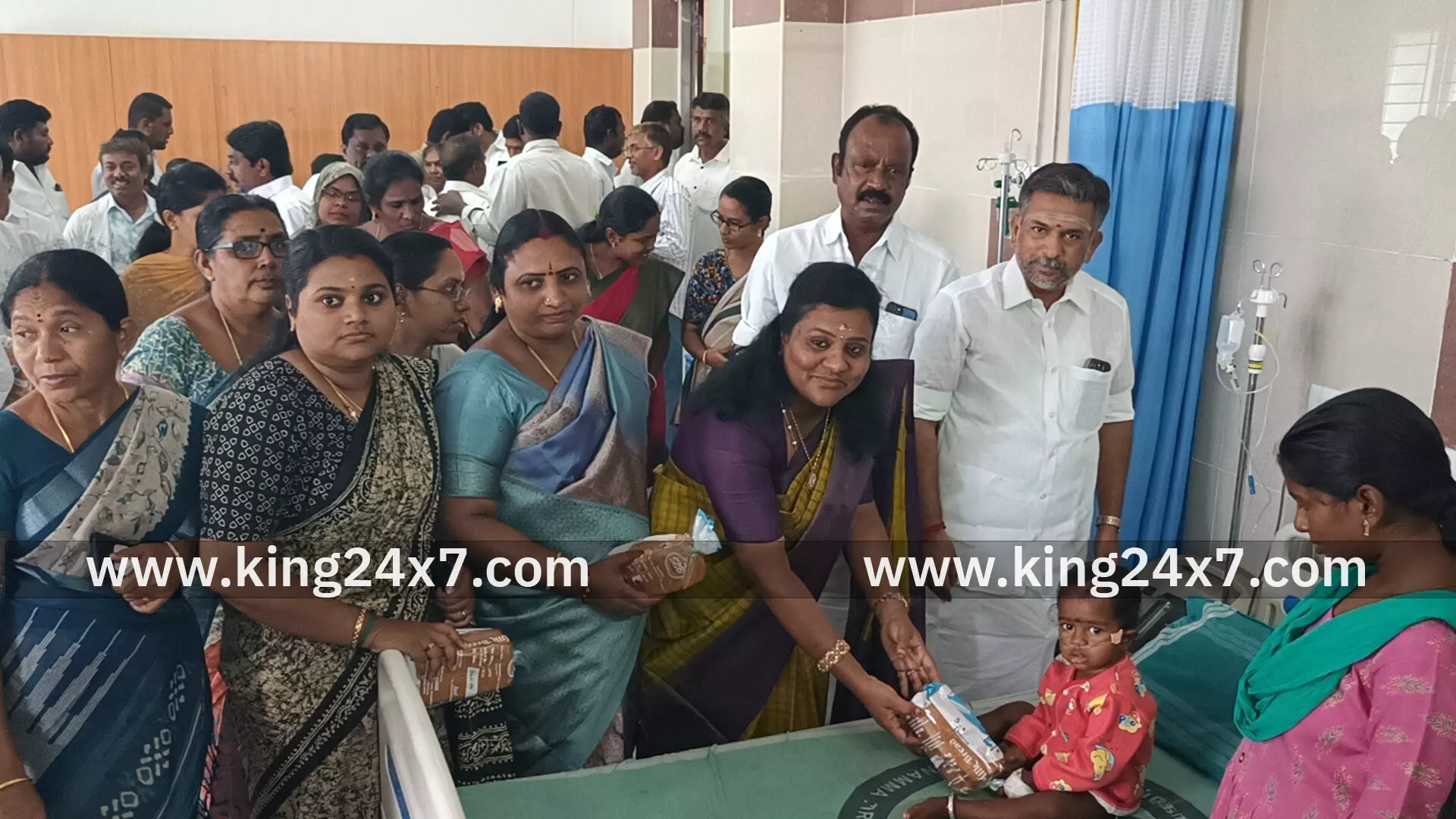 உதயநிதி ஸ்டாலின் பிறந்தநாள் விழா திருச்செங்கோடு நகர திமுக சார்பில் கொண்டாட்டம் உதயநிதி ஸ்டாலின் பிறந்தநாள் விழா திருச்செங்கோடு நகர திமுக சார்பில் கொண்டாட்டம்