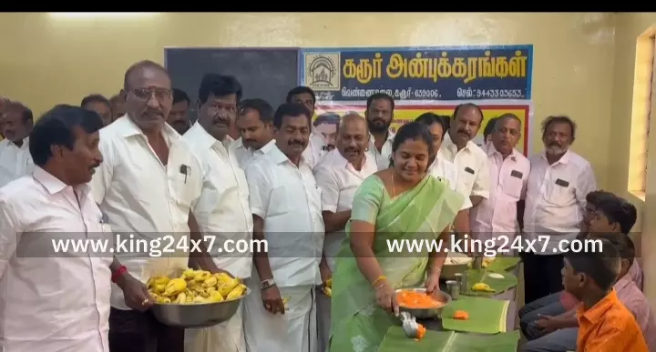 கரூர்-தமிழக துணை முதலமைச்சர் 49 வது பிறந்தநாள். அன்பு கரங்கள் இல்லத்தில் திமுகவினர் கொண்டாட்டம்.