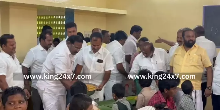 கரூர்-தமிழக துணை முதலமைச்சர் 49 வது பிறந்தநாள். அன்பு கரங்கள் இல்லத்தில் திமுகவினர் கொண்டாட்டம். கரூர்-தமிழக துணை முதலமைச்சர் 49 வது பிறந்தநாள். அன்பு கரங்கள் இல்லத்தில் திமுகவினர் கொண்டாட்டம்.