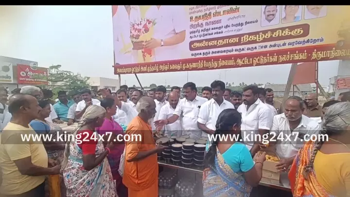 தமிழக துணை முதலமைச்சர் பிறந்தநாளில் கரூரில் ஆட்டோ ஓட்டுநர்களுக்கு சீருடை வழங்கி திமுகவினர் கொண்டாட்டம்.