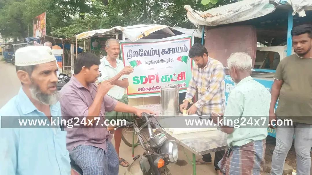 சங்கரன்கோவில் நிலவேம்பு கசாயம் வழங்கும் நிகழ்ச்சி