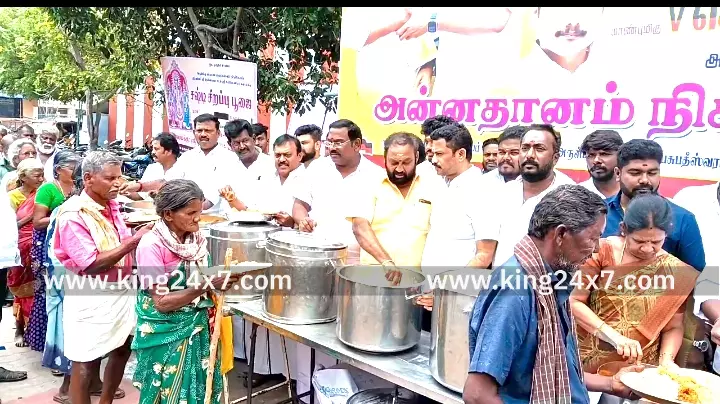 துணை முதலமைச்சர் பிறந்த நாளில் கரூரில் சைவ உணவுகளை வழங்கி வாழ்த்து தெரிவித்த திமுகவினர்.