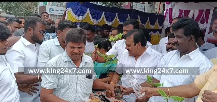 தமிழக துணை முதலமைச்சர் பிறந்த நாளில் கரூரில் பிரியாணி வழங்கி திமுகவினர் கொண்டாட்டம்.