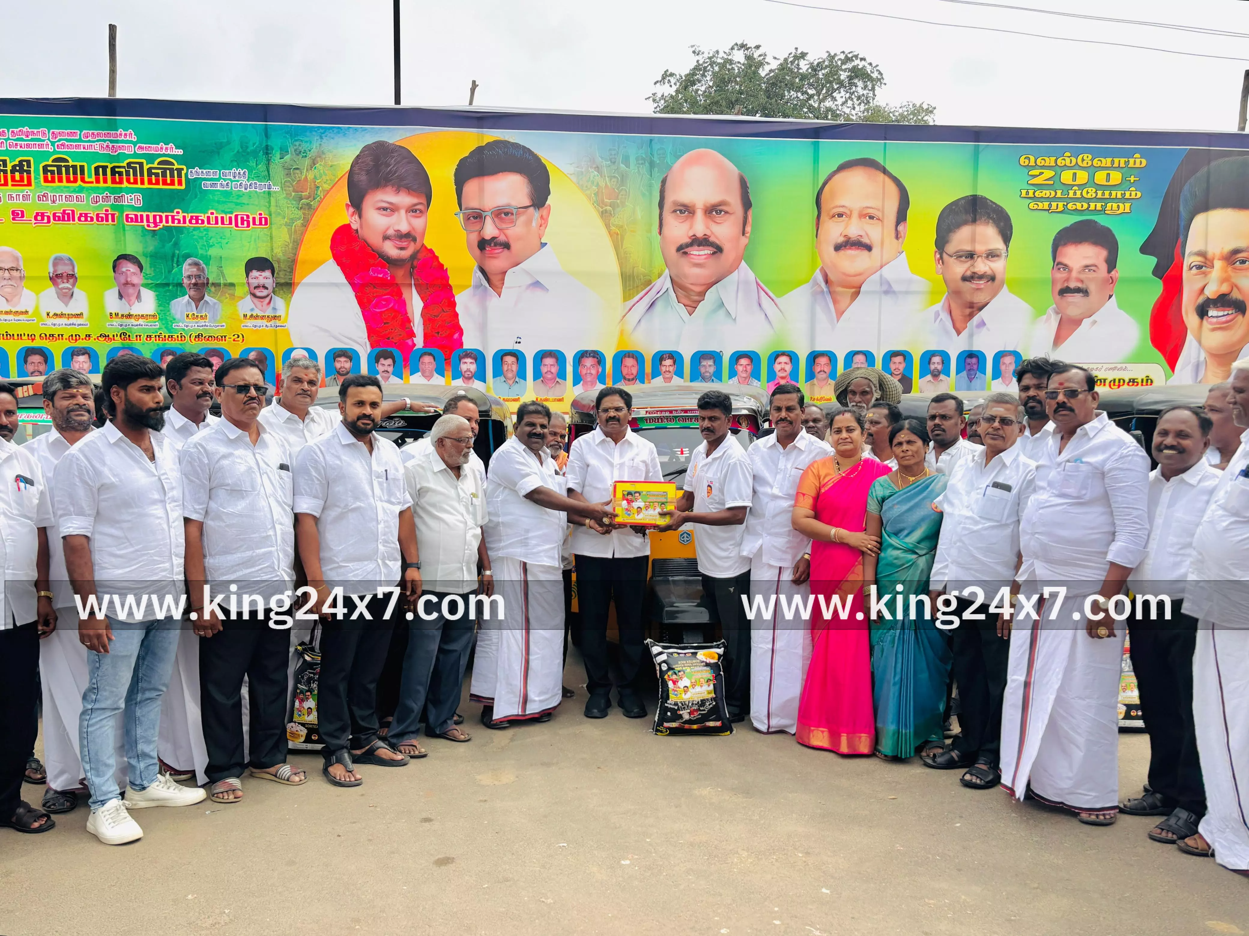 திமுக இளைஞர் அணி செயலாளர் உதயநிதி ஸ்டாலின் பிறந்தநாள் விழா கொண்டாட்டம்