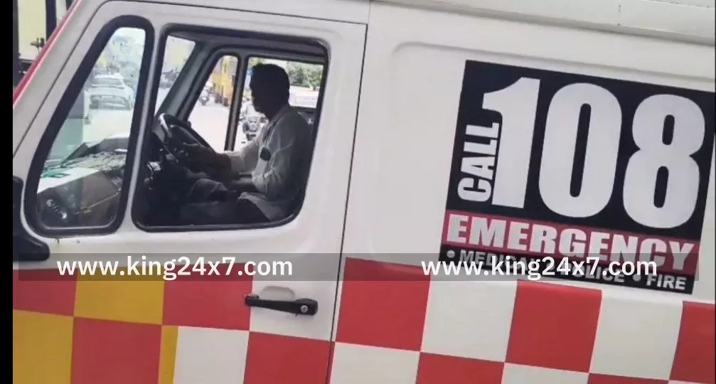 பரமத்தி வேலூர் திமுக மாணவர் அணி அமைப்பாளர் கிட்டு தமிழ் அடியாட்கள் வைத்து கோழிக்கடைக்காரரை தாக்கியதில் கால் முறிவு மருத்துவமனையில் அனுமதி திமுகவினர் கொலை வெறி தாக்குதல் பரமத்தி வேலூர் போலீசார் விசாரணை.