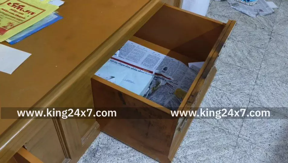 மோகனூர் வலையப்பட்டியில் வீட்டின் கதவை உடைத்து 18 சவரன் நகை 7 லட்சம் ரூபாய் ரொக்க பணம் கொள்ளை மோகனூர் போலீசார் விசாரணை.