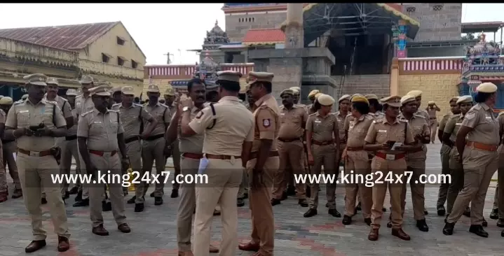 கரூர், வெண்ணைமலை கோவில் நில பிரச்சனை-அறநிலையத்துறை அதிகாரிகள் 450-க்கும் மேற்பட்ட காவல்துறையினர் உதவியுடன்  வீடு மற்றும் கடைகளுக்கு சீல் வைக்கும் பணியை தொடங்கினர்.