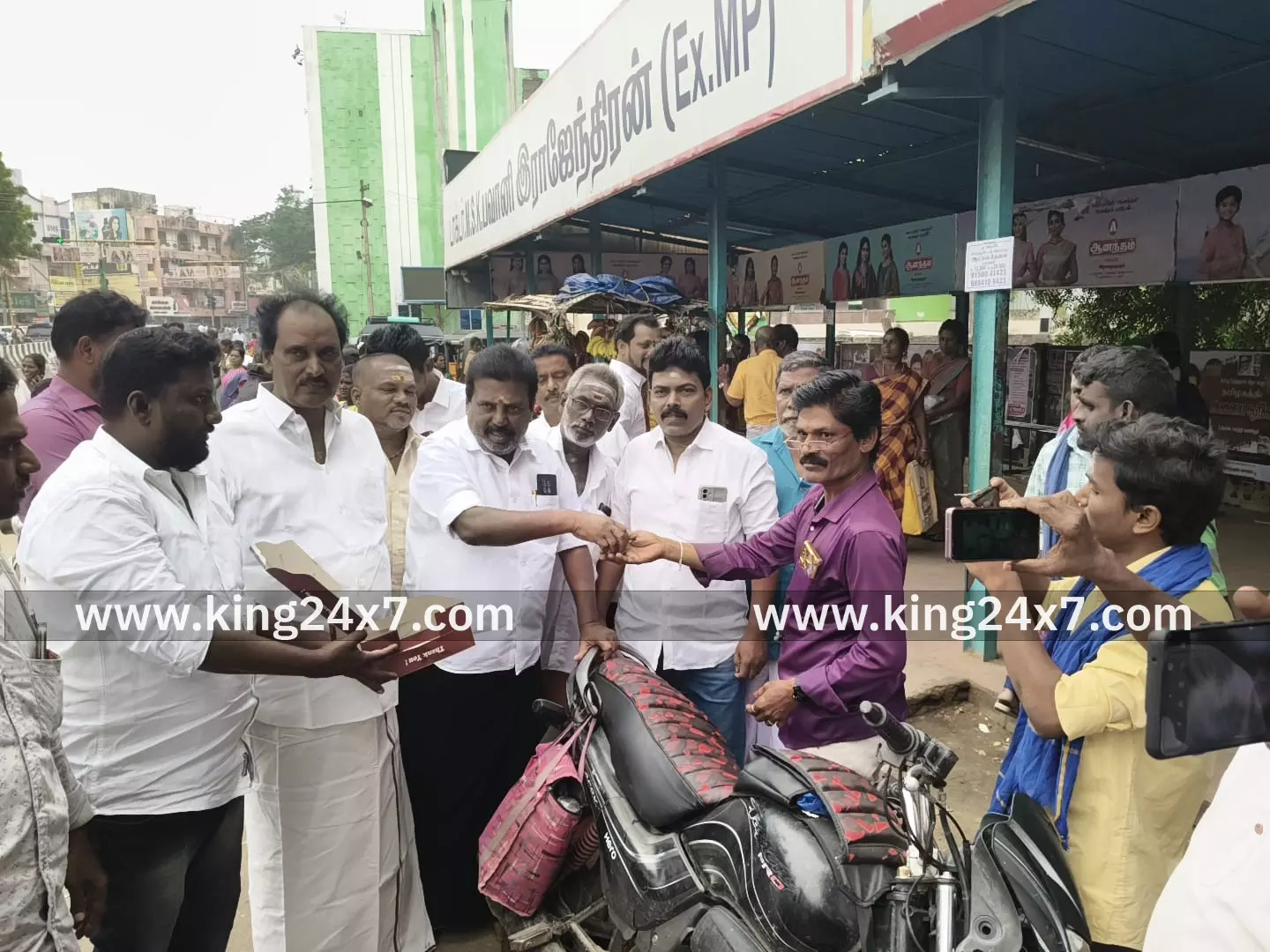 ராமநாதபுரம் துணை முதல்வர் பிறந்த நாள் விழா கொண்டாட்டம்