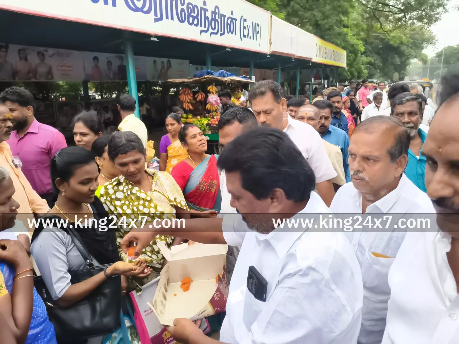 ராமநாதபுரம் துணை முதல்வர் பிறந்த நாள் விழா கொண்டாட்டம்