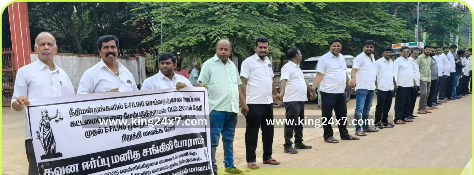 திண்டுக்கல் ஒருங்கிணைந்த நீதிமன்றம் முன்பு வழக்கறிஞர்கள் மனித சங்கிலி போராட்டம்