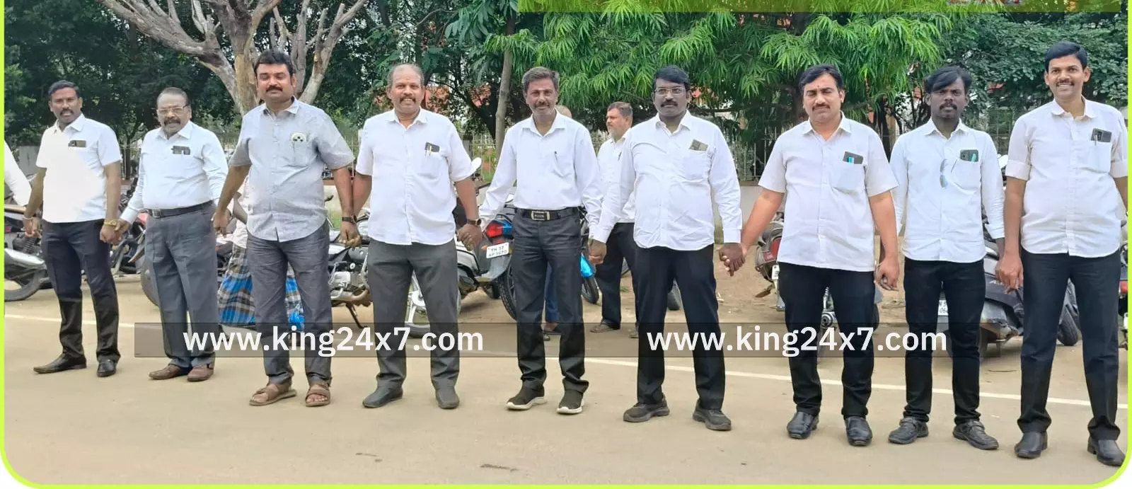 திண்டுக்கல் ஒருங்கிணைந்த நீதிமன்றம் முன்பு வழக்கறிஞர்கள் மனித சங்கிலி போராட்டம் திண்டுக்கல் ஒருங்கிணைந்த நீதிமன்றம் முன்பு வழக்கறிஞர்கள் மனித சங்கிலி போராட்டம்