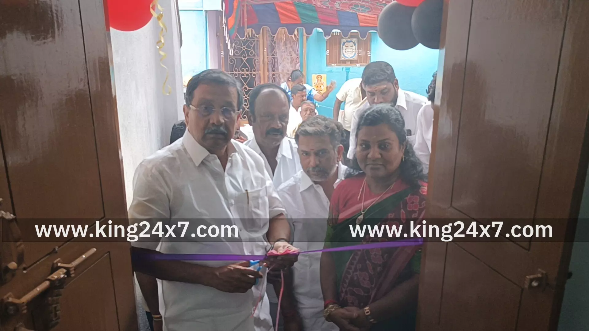 உதயநிதி ஸ்டாலின் பிறந்தநாளை ஒட்டி மறைந்த திமுக முன்னோடியின் சிதிலம் அடைந்த வீடு புதுப்பித்துக் கொடுத்த திமுகவினர் உதயநிதி ஸ்டாலின் பிறந்தநாளை ஒட்டி மறைந்த திமுக முன்னோடியின் சிதிலம் அடைந்த வீடு புதுப்பித்துக் கொடுத்த திமுகவினர்