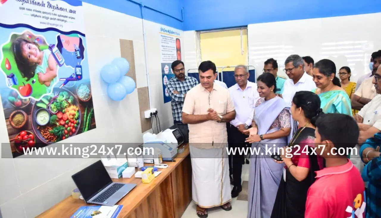 அரசு மருத்துவக் கல்லூரி மருத்துவமனையில் டைப்-1 நீரிழிவு நோய் சிகிச்சை மற்றும் சிறப்பு பராமரிப்பு மையத்தின் சேவையினை தொடங்கி வைத்த மாவட்ட ஆட்சியர் .