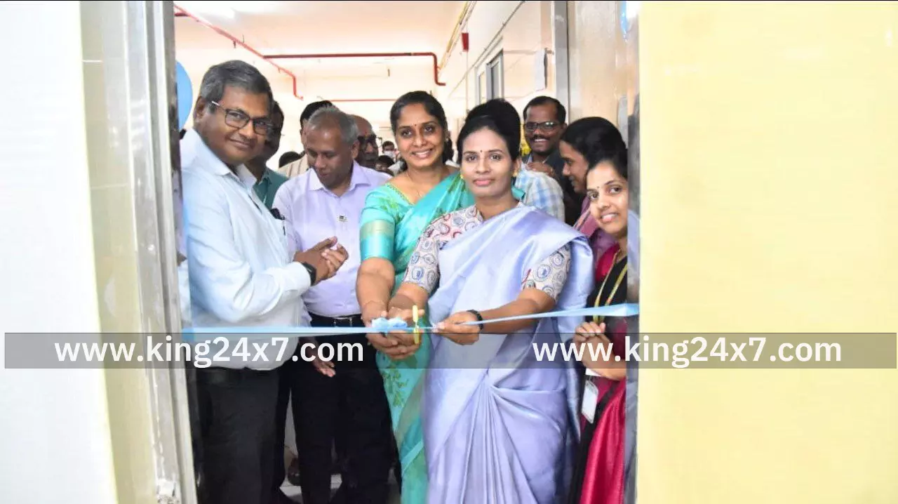 அரசு மருத்துவக் கல்லூரி மருத்துவமனையில் டைப்-1 நீரிழிவு நோய் சிகிச்சை மற்றும் சிறப்பு பராமரிப்பு மையத்தின் சேவையினை தொடங்கி வைத்த மாவட்ட ஆட்சியர் .