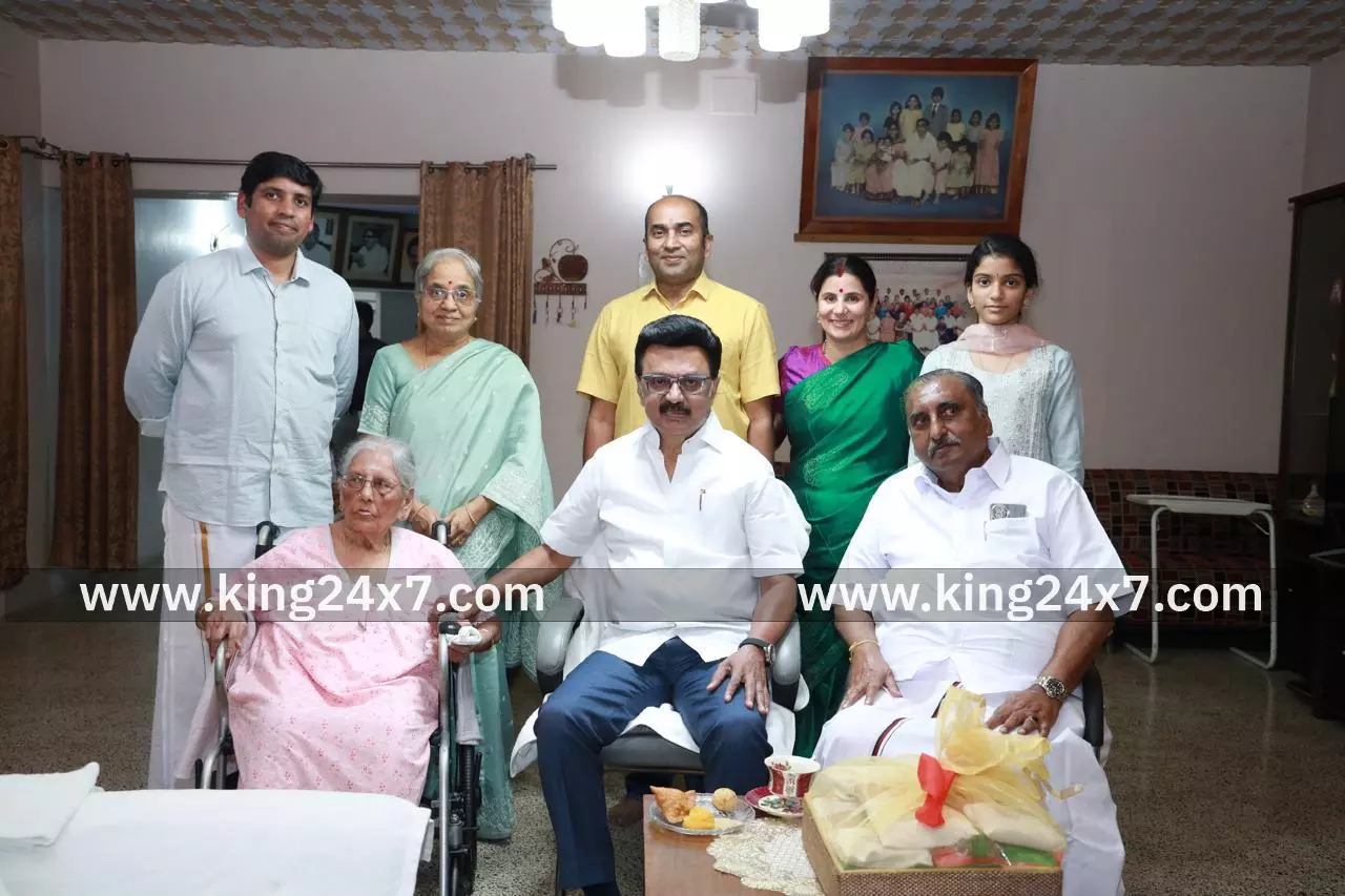 தி.மு.க. முன்னாள் சொத்து பாதுகாப்பு குழு உறுப்பினர் ஜே.கே.கே. சுந்தரம் செட்டியார் மனைவியை காண முதல்வர் ஸ்டாலின் வருகை