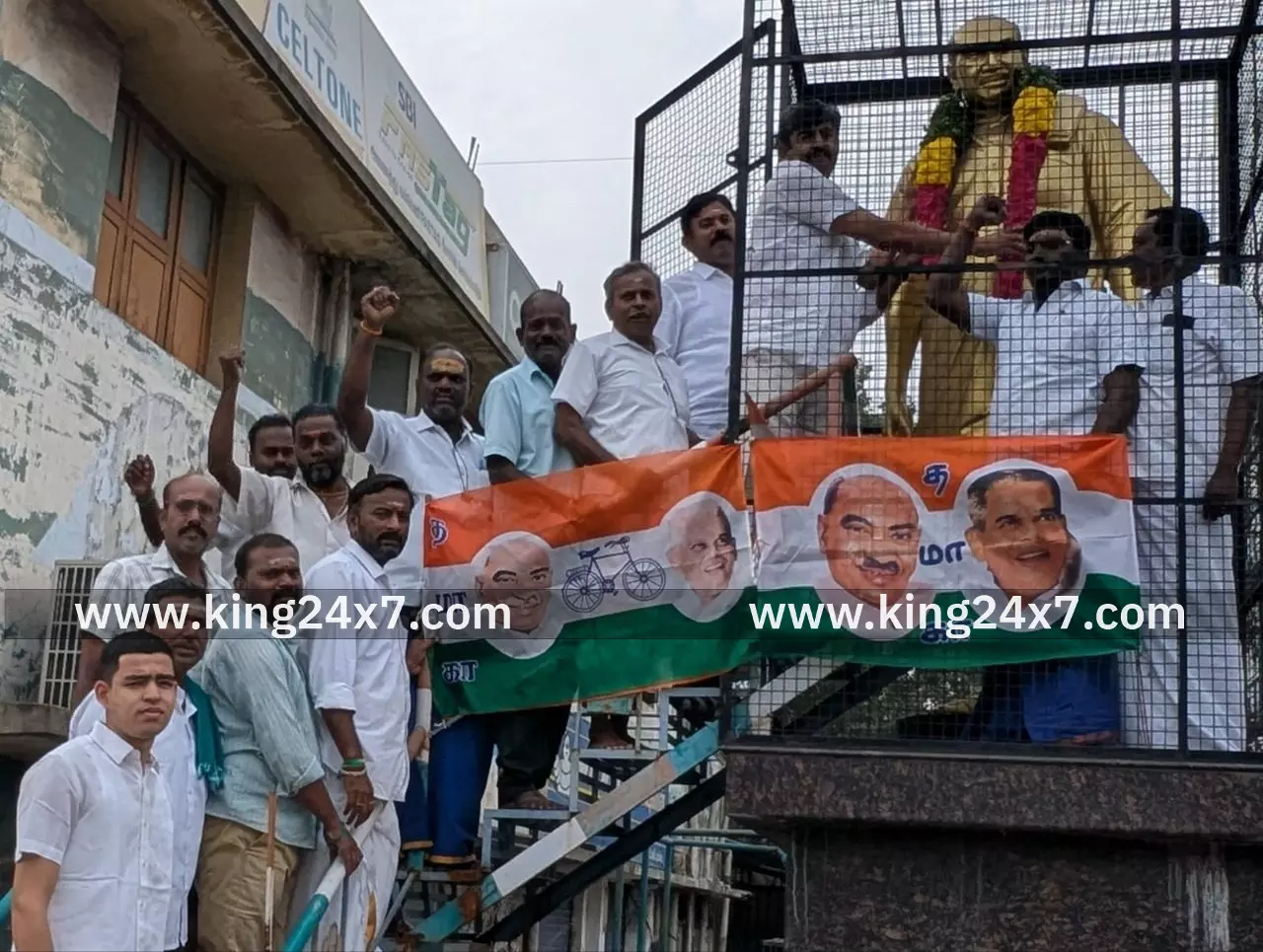 தமிழ் மாநில காங்கிரஸ் 12 ஆம் ஆண்டு துவக்க விழா திருச்செங்கோட்டில் நாமக்கல் மேற்கு மாவட்ட தமிழ் மாநில காங்கிரஸ் சார்பாக கொண்டாடப்பட்டது. தமிழ் மாநில காங்கிரஸ் 12 ஆம் ஆண்டு துவக்க விழா திருச்செங்கோட்டில் நாமக்கல் மேற்கு மாவட்ட தமிழ் மாநில காங்கிரஸ் சார்பாக கொண்டாடப்பட்டது.