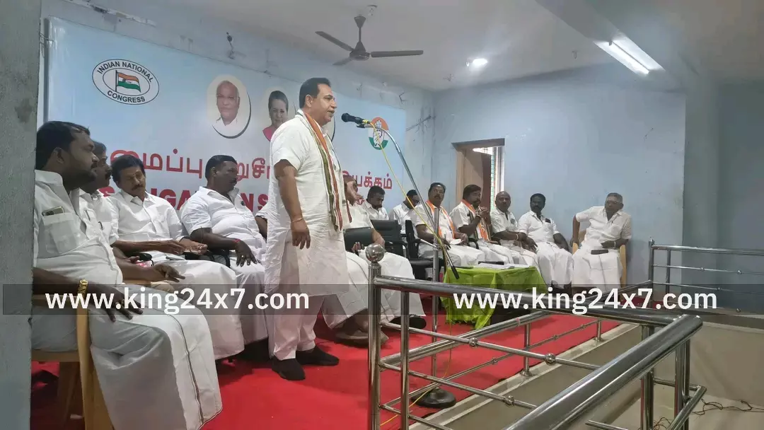 குற்றாலத்தில் காங்கிரஸ் கட்சி மறு சீரமைப்பு குறித்த ஆலோசனை