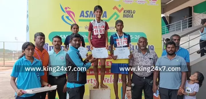 கரூரில் மாவட்ட அளவில் மாணவிகளுக்கான தடகளப்போட்டியில் மாணவிகள் உற்சாகம்.