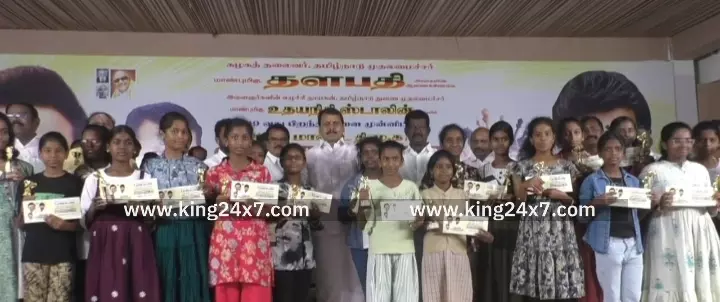 கரூர் மாவட்டத்தில், தமிழக துணை முதலமைச்சர் 49 வது பிறந்த நாளை முன்னிட்டு நடைபெறும் விளையாட்டு போட்டியில் வெற்றி பெறும் மாணாக்கர்களுக்கு 49 லட்சம் ரூபாய் பரிசு. முன்னாள் அமைச்ச