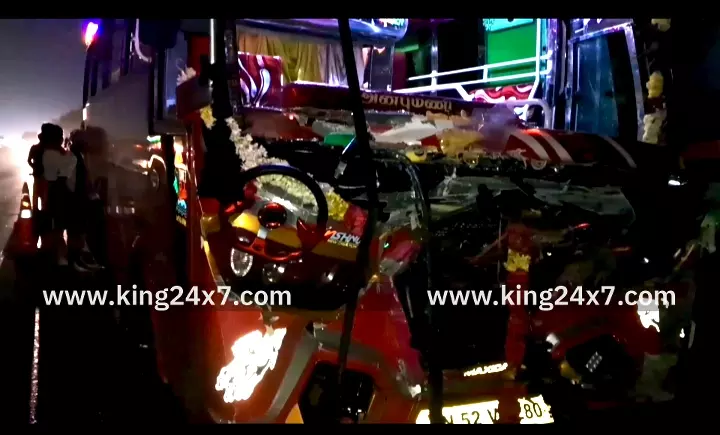 கரூர் அருகே சபரிமலைக்கு சென்ற ஐயப்ப பக்தர்கள் வேன் மீது அரசு பேருந்து  மோதி விபத்து. 5 பேர் காயம்.