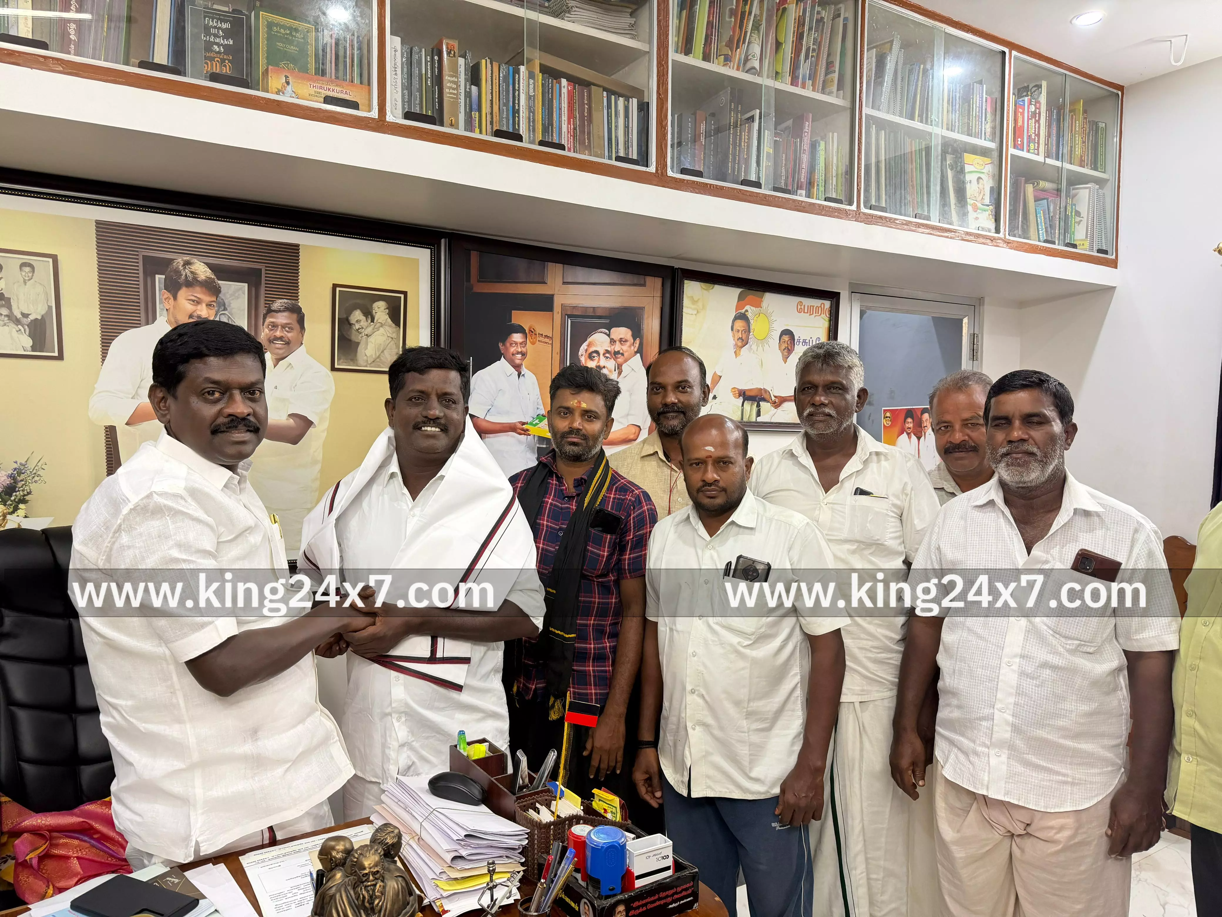 கல்லூரணி அதிமுக பிரமுகர் திமுகவில் இணைந்தார்