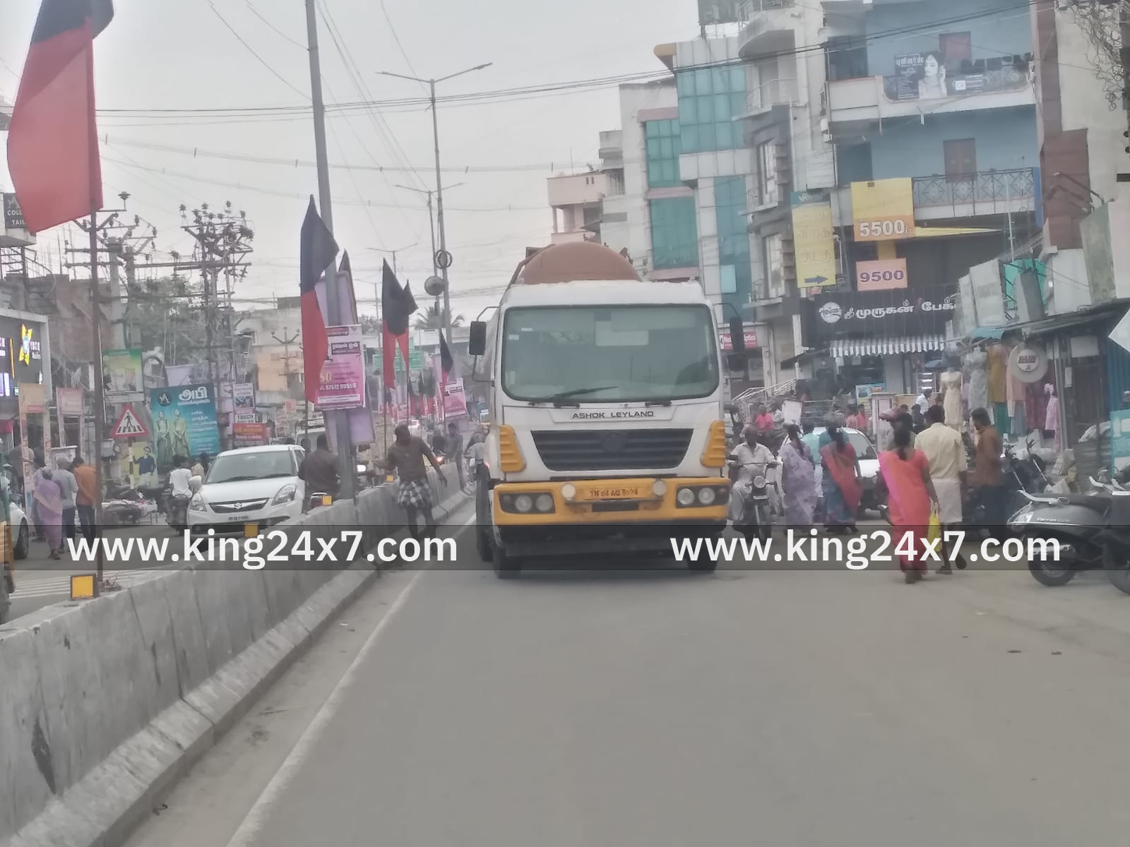 கனரக வாகன பழுதால்போக்குவரத்து பாதிப்பு