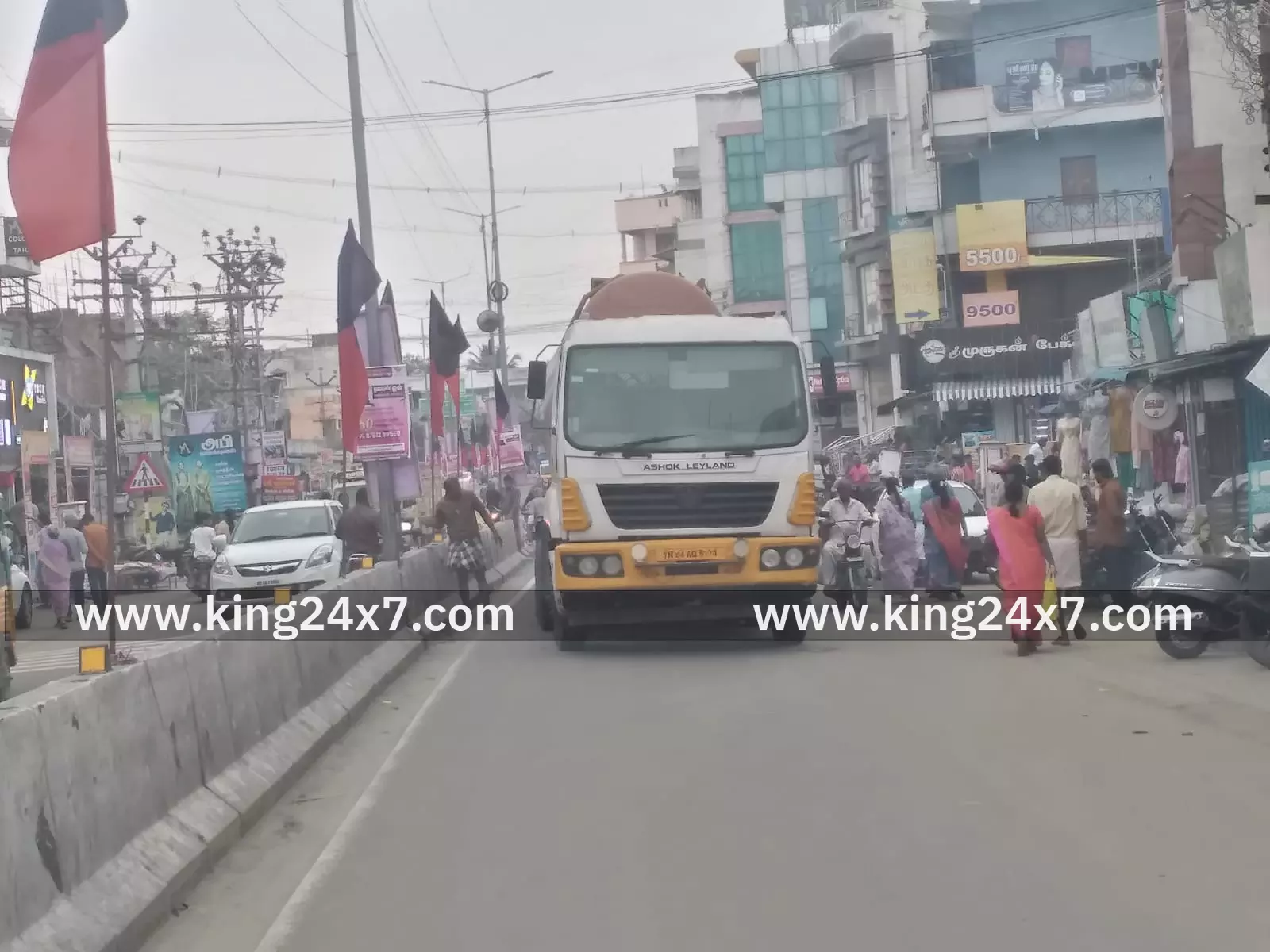 கனரக வாகன பழுதால்போக்குவரத்து பாதிப்பு கனரக வாகன பழுதால்போக்குவரத்து பாதிப்பு