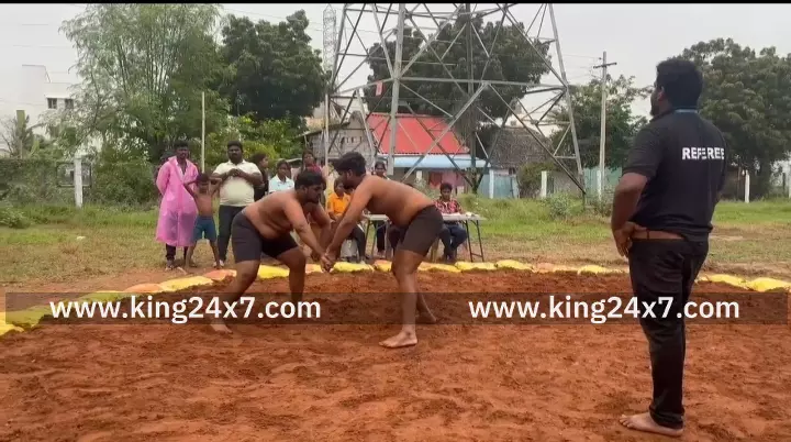 கரூரில் நடைபெற்ற இந்திய மாடல்  குஸ்தி தேசிய சாம்பியன் போட்டிக்கான வீரர் வீராங்கனைகள் தேர்வில் வீரர்கள் உற்சாகம்.