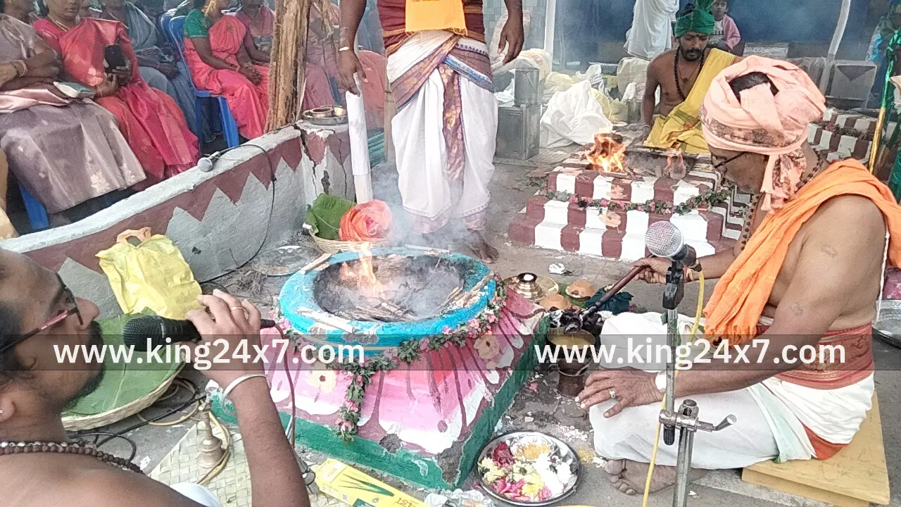 ராமநாதபுரம் பழமை  வாய்ந்த கோவில் கும்பாபிஷேகம் நடைபெற்றது