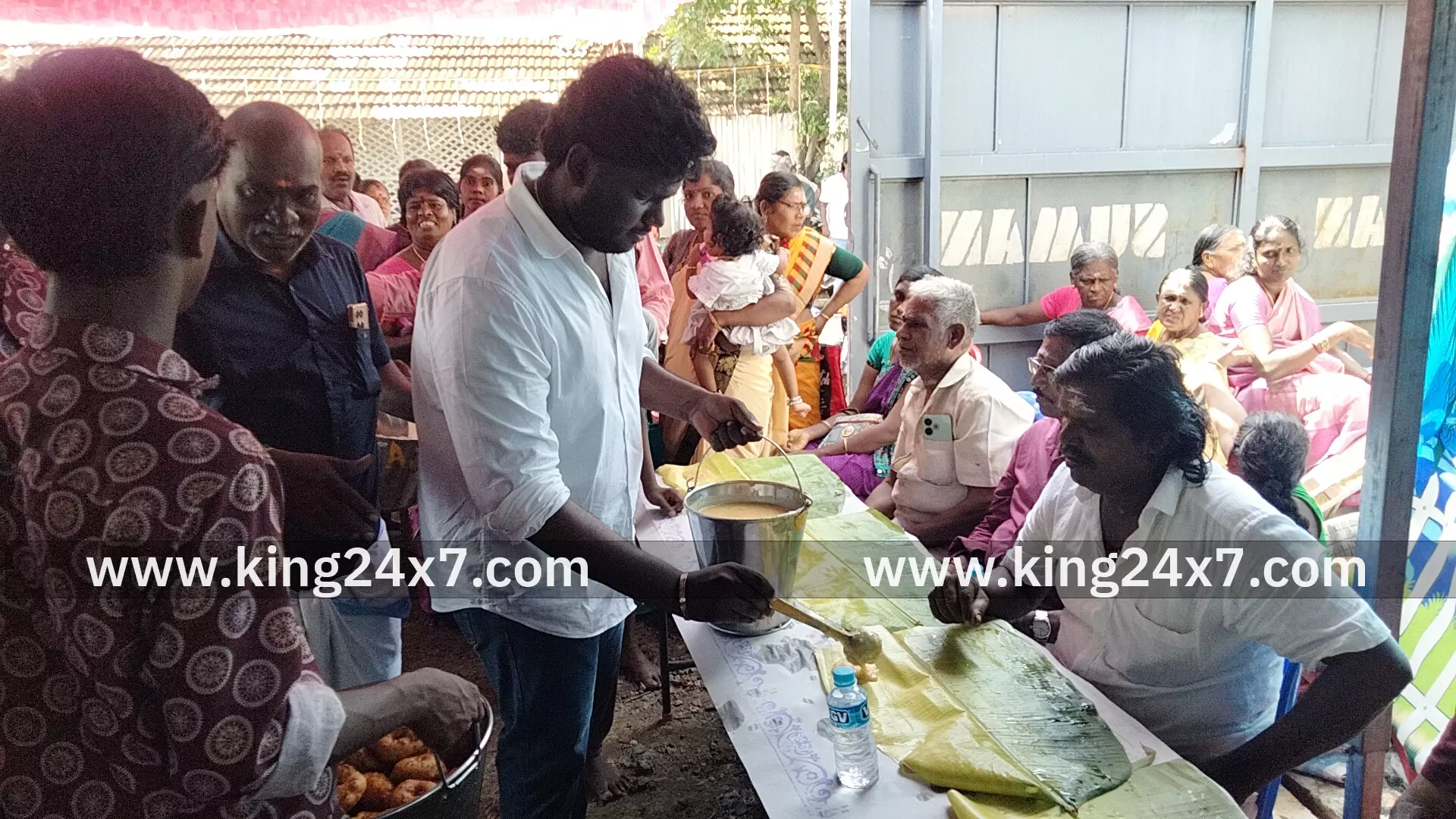 ராமநாதபுரம் பழமை  வாய்ந்த கோவில் கும்பாபிஷேகம் நடைபெற்றது