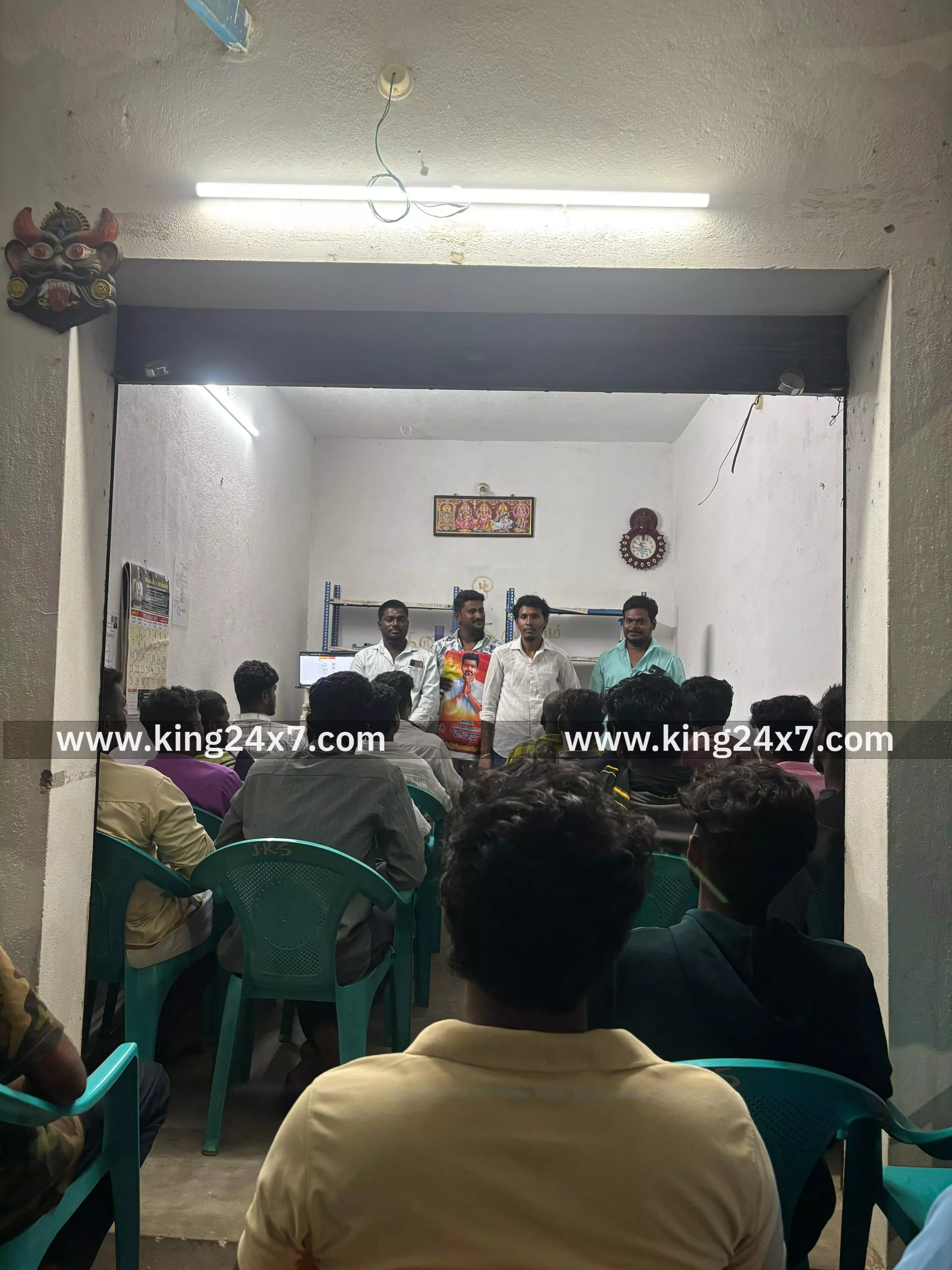 இனுங்கூரில் தமிழக வெற்றிக் கழகம் குளித்தலை கிழக்கு ஒன்றிய ஆலோசனைக் கூட்டம்