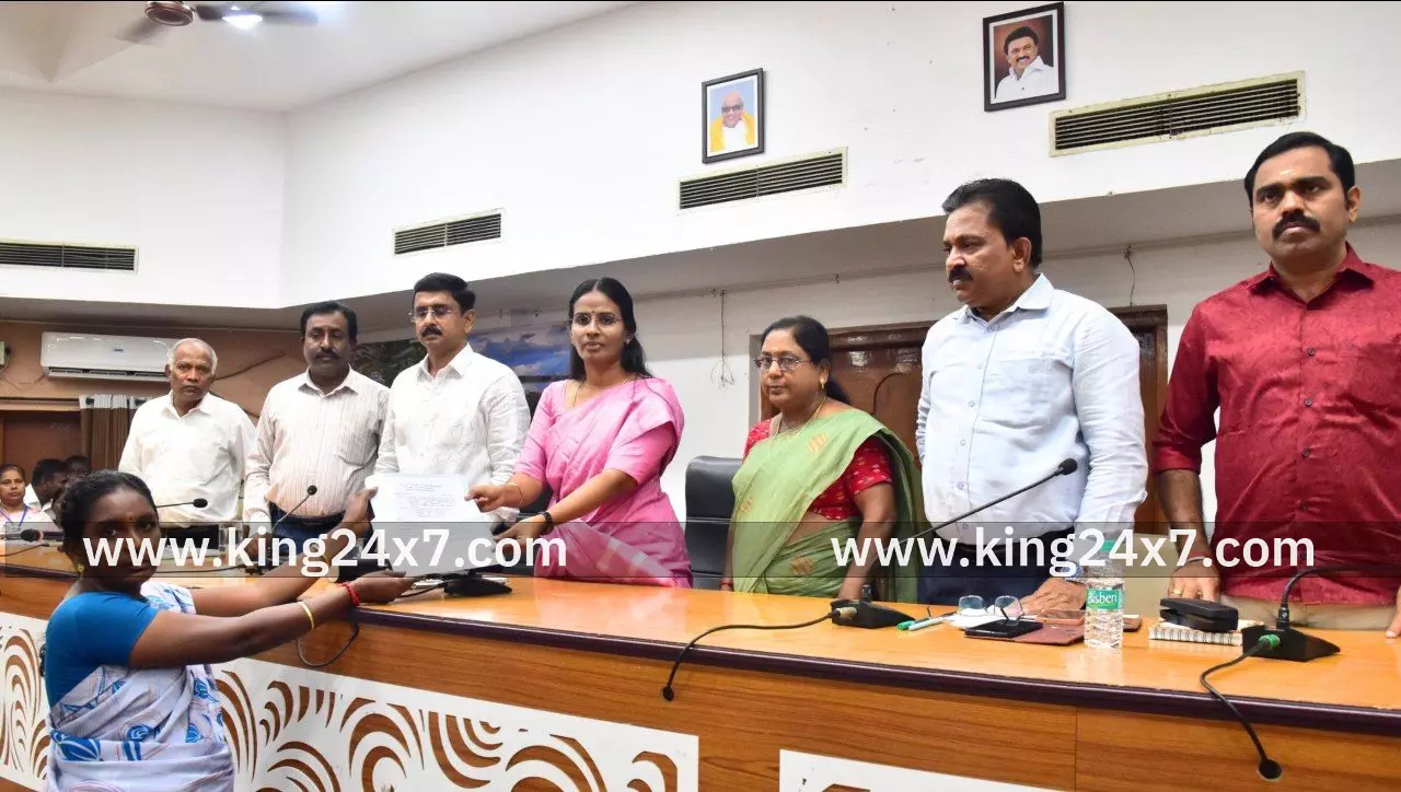 மக்கள் குறை தீர்க்கும் நாள் கூட்டத்தில் பங்கேற்ற மாவட்ட ஆட்சியர்.