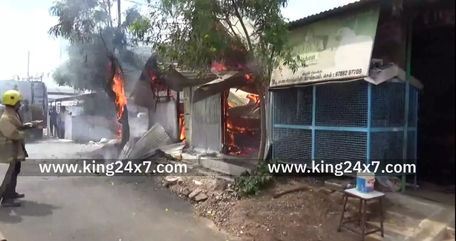 காங்கேயத்தில் துணி தேய்க்கும் மற்றும் சலூன் கடையில் தீ விபத்து - பல லட்சம் ரூபாய் பொருட்கள் எரிந்து சேதம்