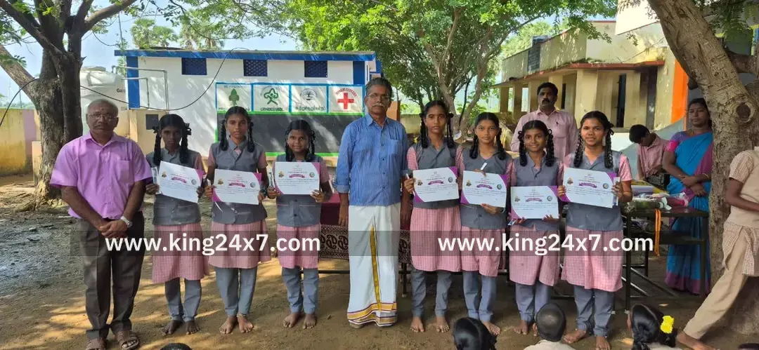 அரசு பள்ளி மாணவர்களுக்கு கல்வி உபகரணங்கள் வழங்கல்