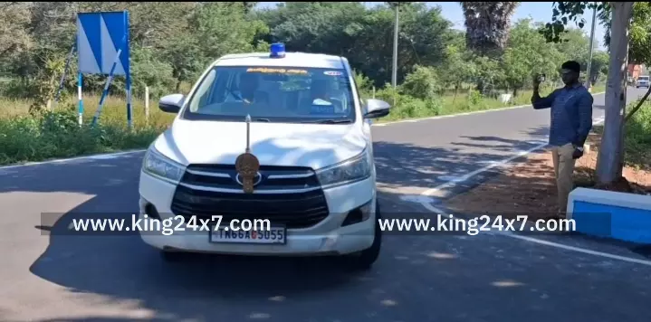 கரூர் துயர சம்பவம் குறித்து நடைபெறும் சிபிஐ விசாரணையை  மேற்பார்வையிட்டு மனுக்களை பெற வந்த உச்ச நீதிமன்ற ஓய்வு பெற்ற நீதிபதி.