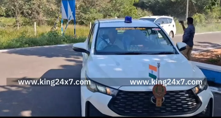 கரூர் துயர சம்பவம் குறித்து நடைபெறும் சிபிஐ விசாரணையை  மேற்பார்வையிட்டு மனுக்களை பெற வந்த உச்ச நீதிமன்ற ஓய்வு பெற்ற நீதிபதி.