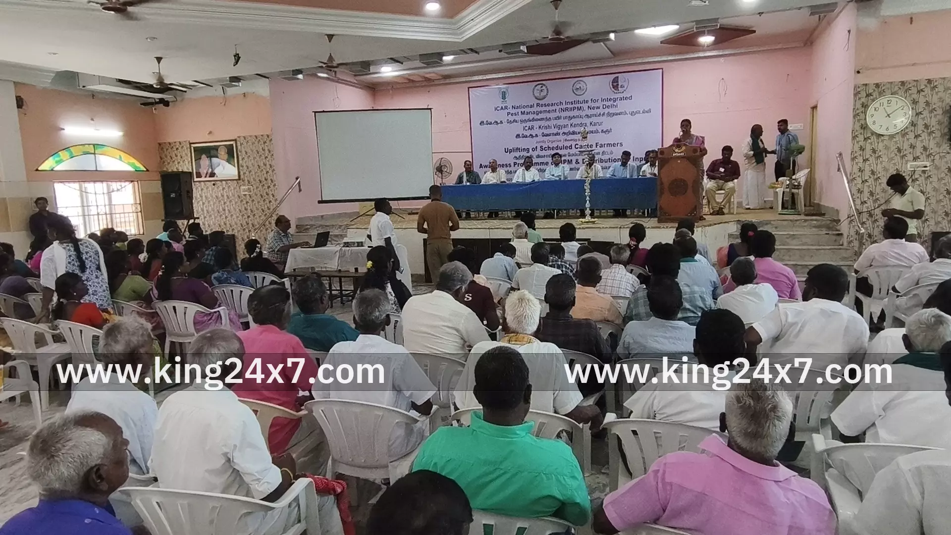 குளித்தலையில் இந்திய வேளாண் ஆராய்ச்சி கழக வேளாண் அறிவியல் மையம் சார்பில்  இடுபொருட்கள் வழங்கும் விழா