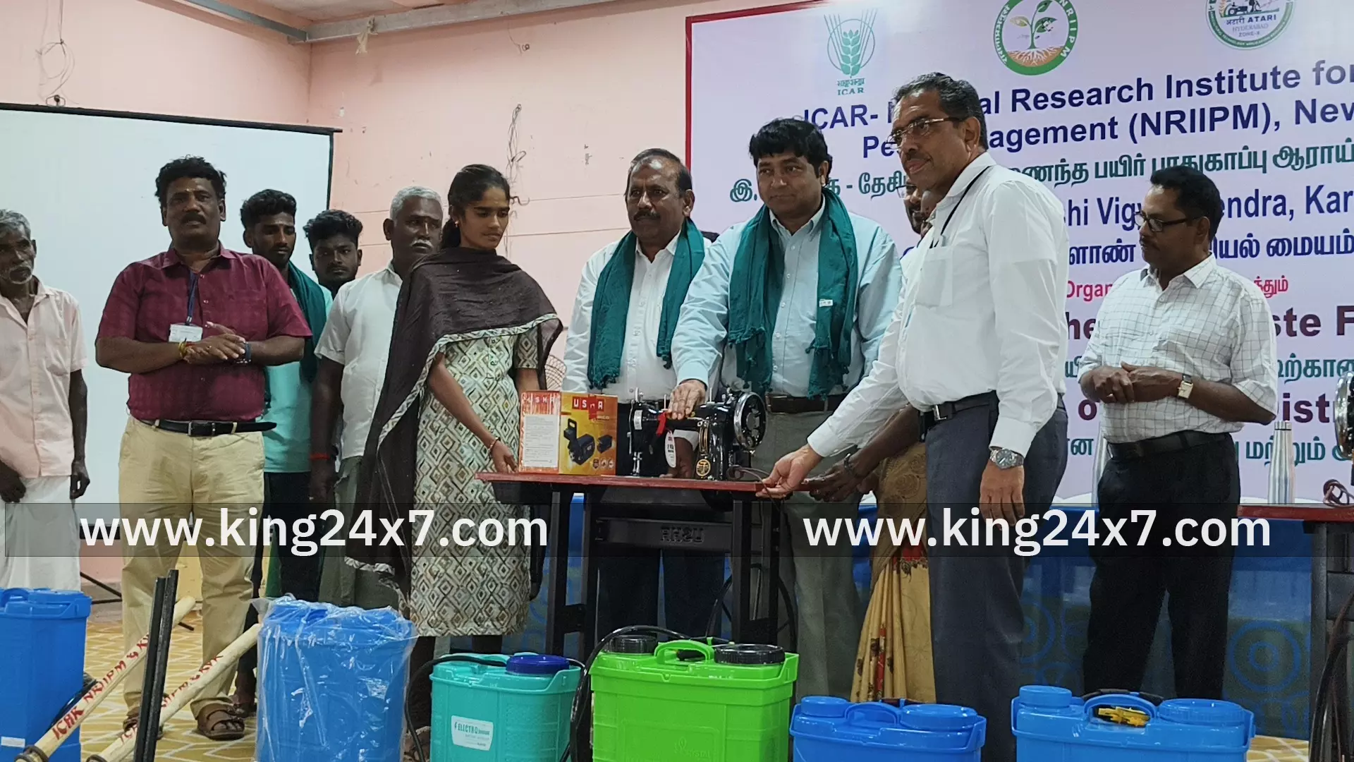 குளித்தலையில் இந்திய வேளாண் ஆராய்ச்சி கழக வேளாண் அறிவியல் மையம் சார்பில்  இடுபொருட்கள் வழங்கும் விழா