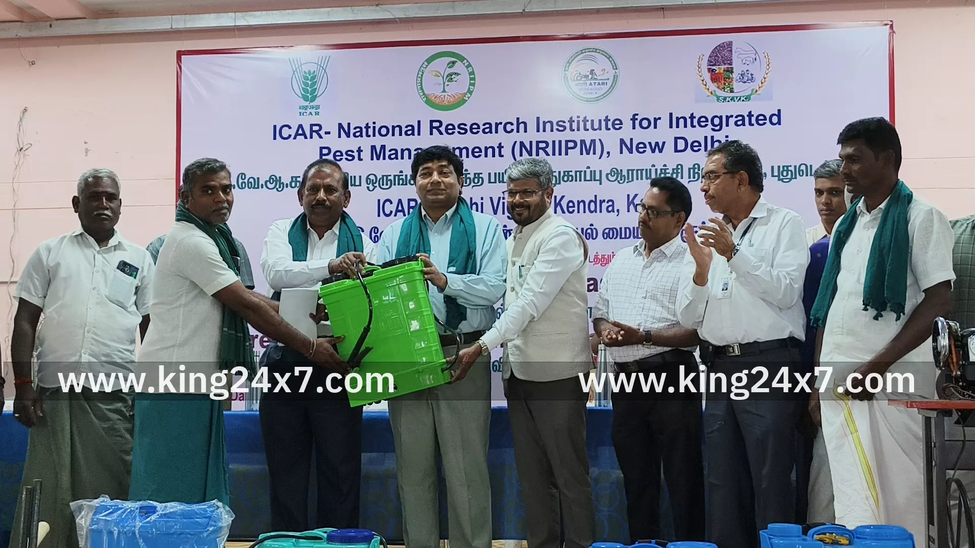 குளித்தலையில் இந்திய வேளாண் ஆராய்ச்சி கழக வேளாண் அறிவியல் மையம் சார்பில்  இடுபொருட்கள் வழங்கும் விழா