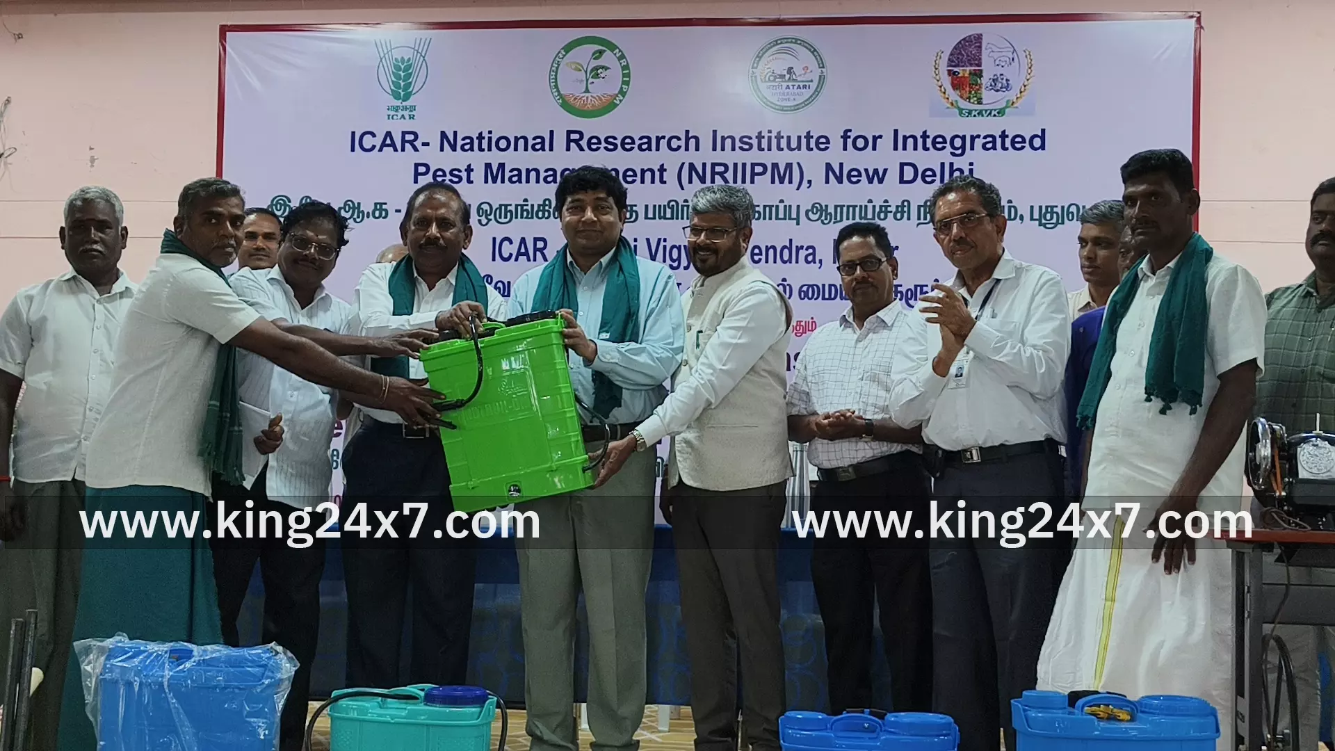 குளித்தலையில் இந்திய வேளாண் ஆராய்ச்சி கழக வேளாண் அறிவியல் மையம் சார்பில்  இடுபொருட்கள் வழங்கும் விழா