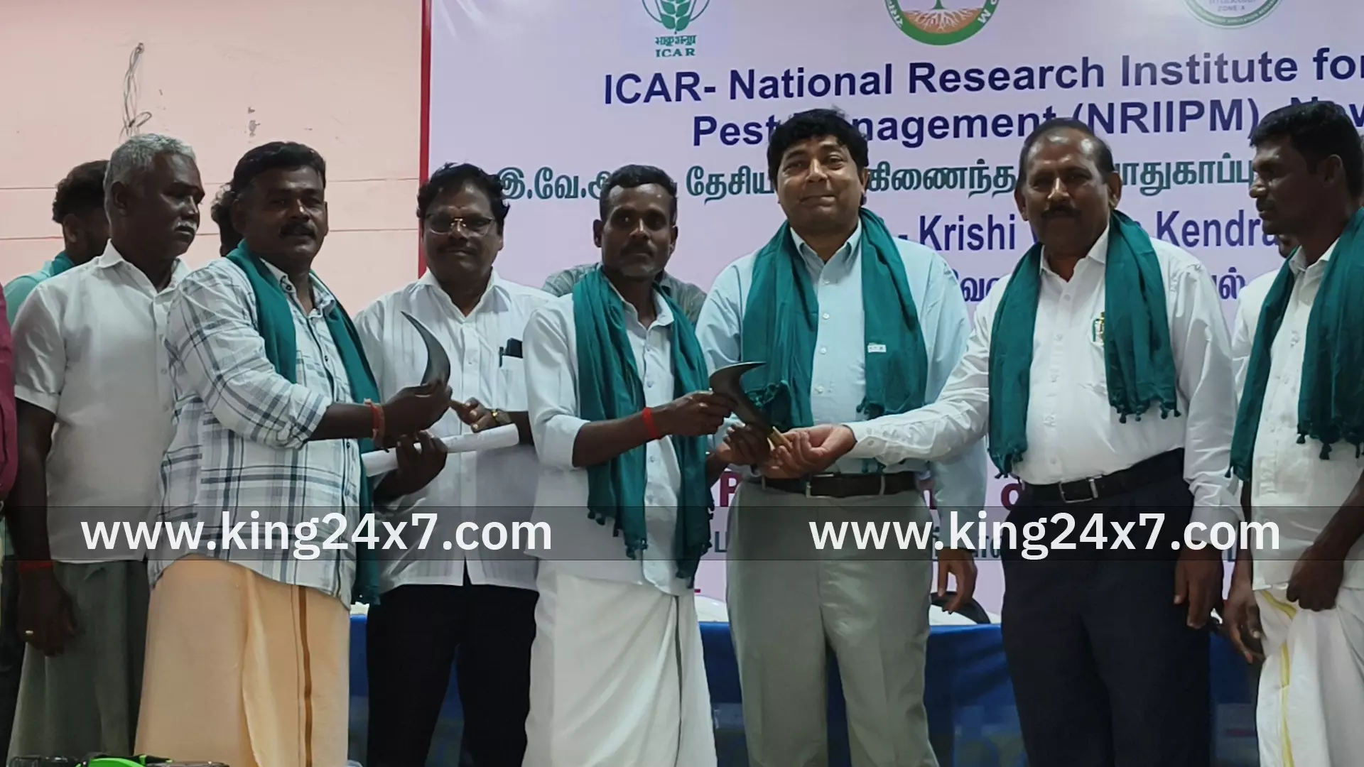 குளித்தலையில் இந்திய வேளாண் ஆராய்ச்சி கழக வேளாண் அறிவியல் மையம் சார்பில்  இடுபொருட்கள் வழங்கும் விழா