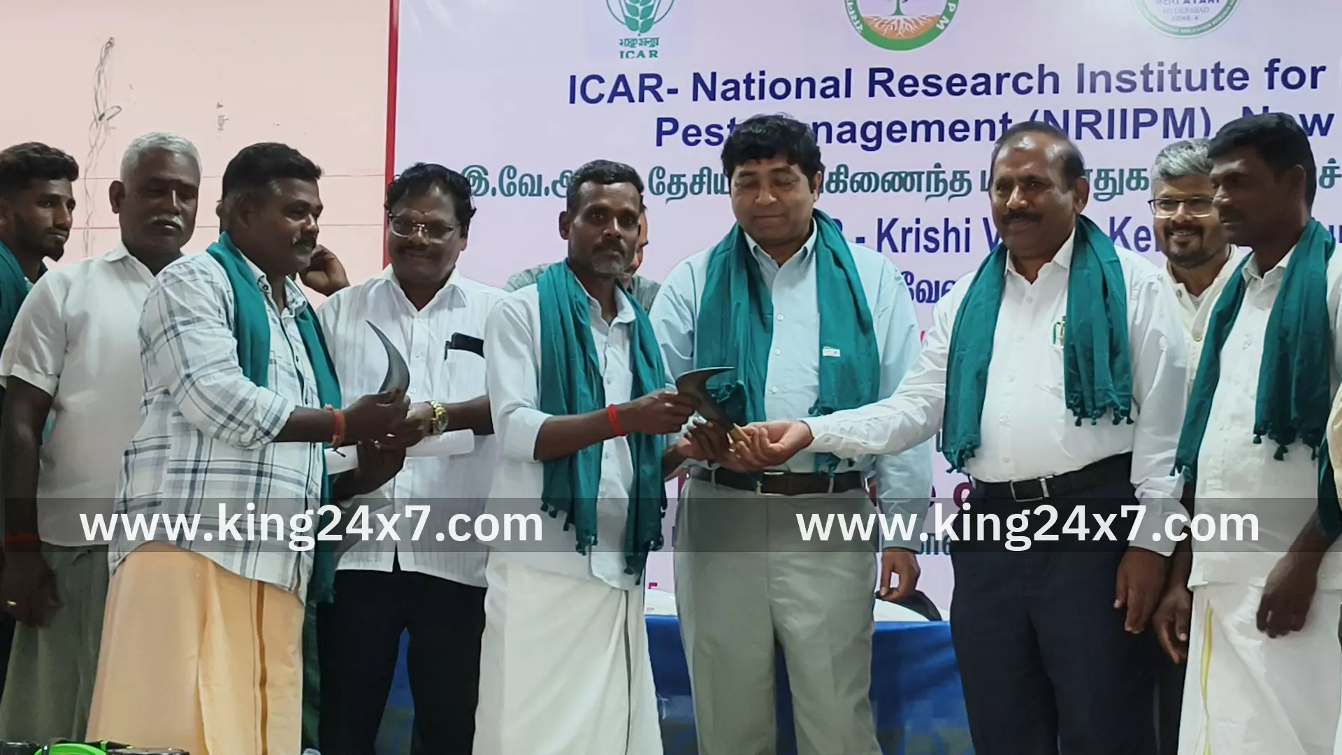 குளித்தலையில் இந்திய வேளாண் ஆராய்ச்சி கழக வேளாண் அறிவியல் மையம் சார்பில்  இடுபொருட்கள் வழங்கும் விழா