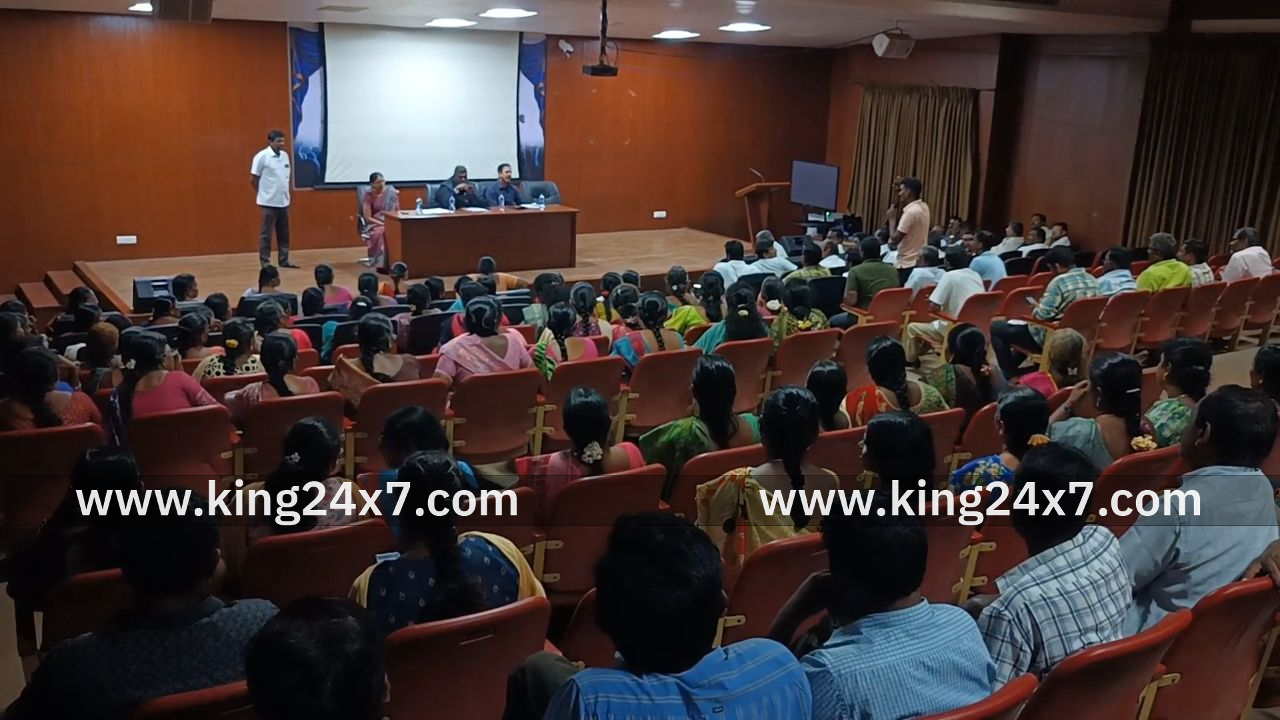 திருச்செங்கோட்டில் வருவாய் கோட்டாட்சியர் தலைமையில் வாக்குச்சாவடி அதிகாரிகள் மற்றும் அங்கீகரிக்கப்பட்ட அரசியல் கட்சி முகவர்கள் கூட்டம் இன்று கே எஸ் ஆர் பொறியியல் கல்லூரி வளாகத்