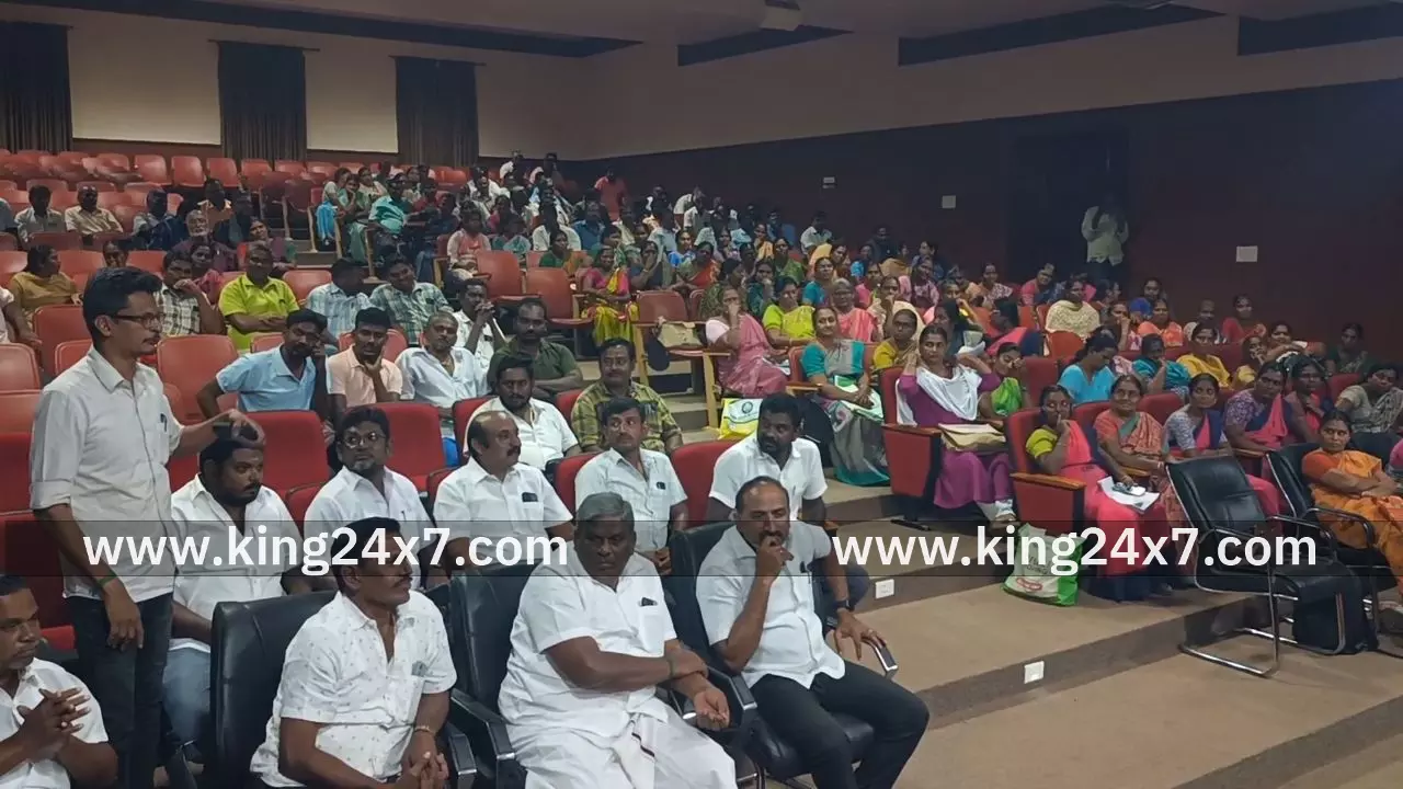 திருச்செங்கோட்டில் வருவாய் கோட்டாட்சியர் தலைமையில் வாக்குச்சாவடி அதிகாரிகள் மற்றும் அங்கீகரிக்கப்பட்ட அரசியல் கட்சி முகவர்கள் கூட்டம் இன்று கே எஸ் ஆர் பொறியியல் கல்லூரி வளாகத்