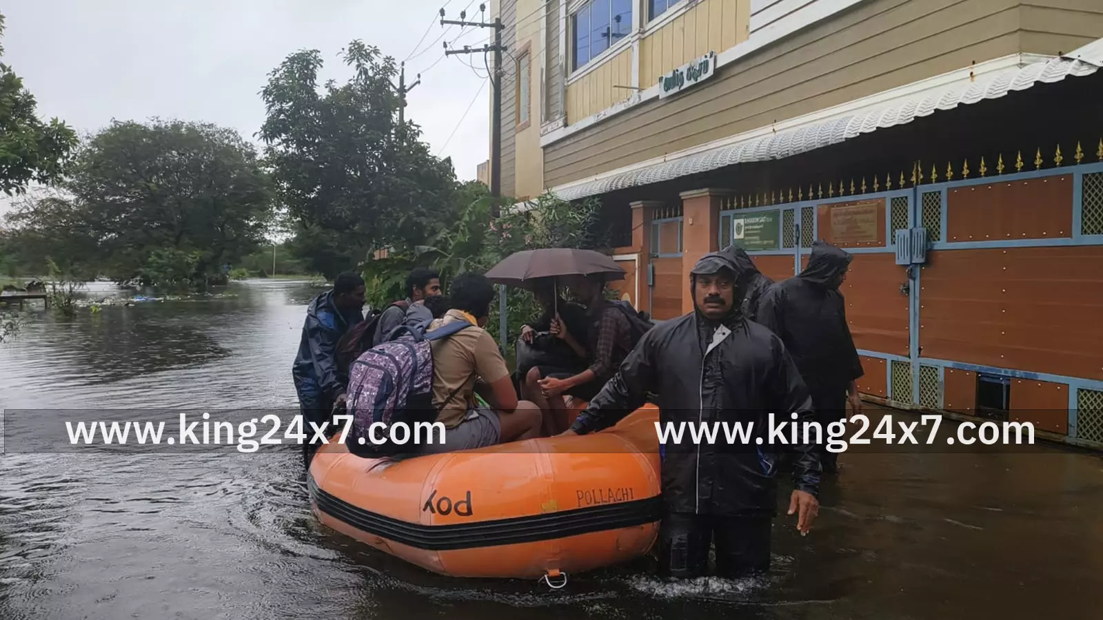 செங்குன்றம் பால வாயல் குமரன் நகர் சன் கார்டன் பகுதியில் இருந்து நான்கு பேர் மீட்பு
